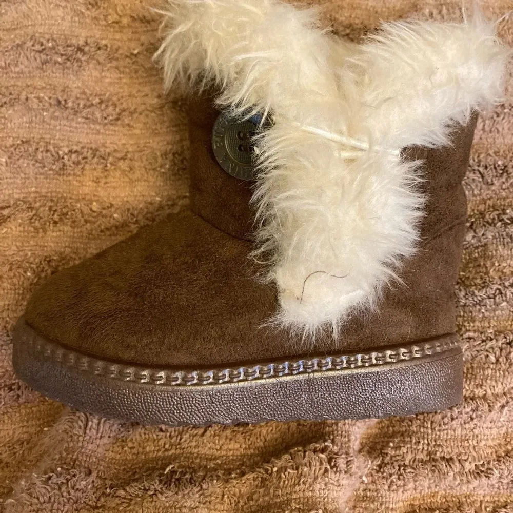 CHINA BUTTON CITY “uggish like” BOOTIES- SZ 23 - approx 6”. Fantastic condition
